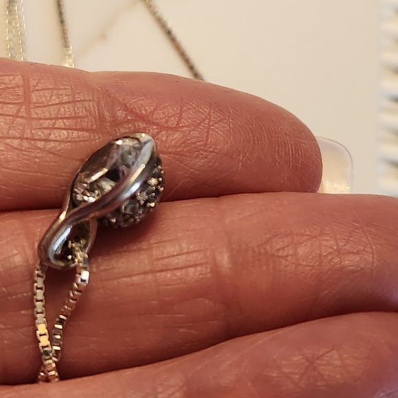 925 sterling silver bezel set pendant with box chain - Picture 9 of 14